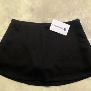 NWT low rise skort
